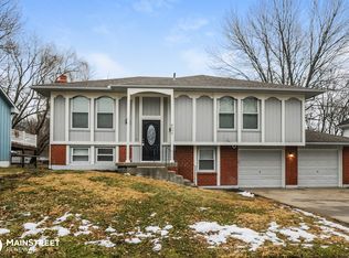 8006 Southview Dr, Grandview, MO 64030
