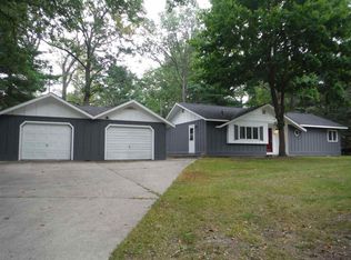 215 Vienna Ct, Houghton Lake, MI 48629