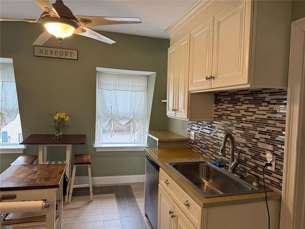 3 bed, 1.0 bath, 1000 sqft, $2,800 — Photo 4