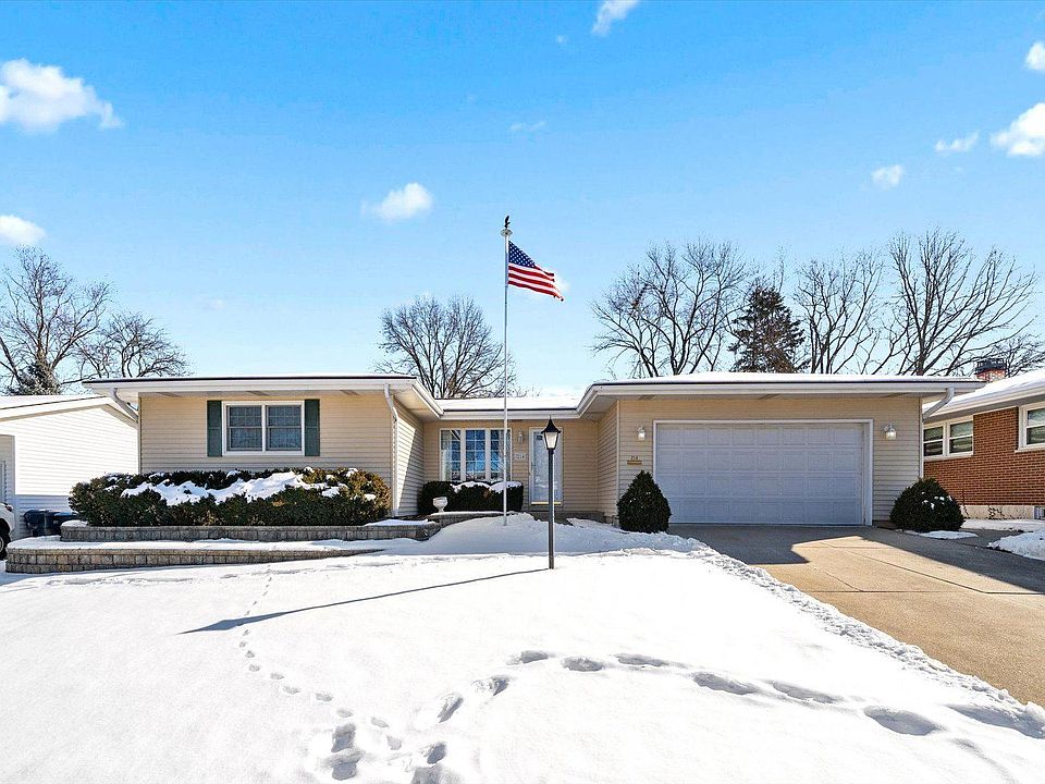 1st image of 214 Fairview Dr