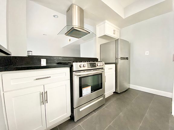 3rd image of 744 S Harvard Blvd #309