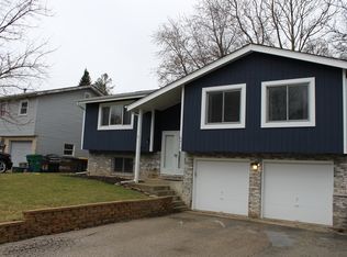 6415 Wood Dr, Oakwood Hills, IL 60013