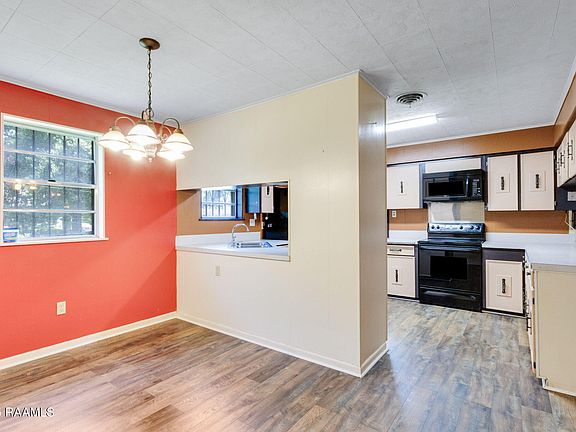 5th image of 208 W Church St