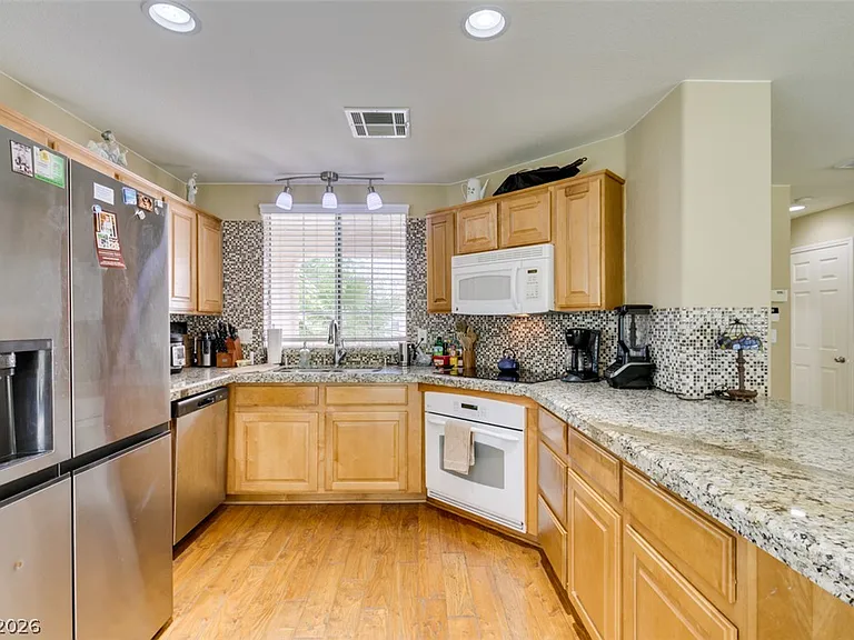 2619 Begonia Valley Ave — Photo 26