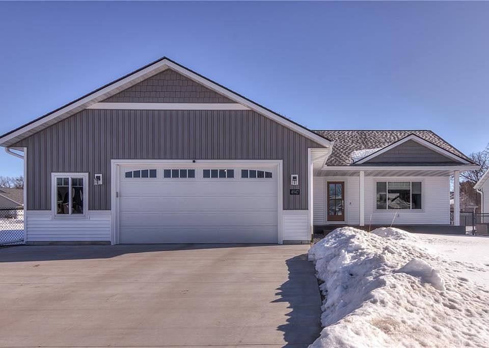 1st image of 4947 Woodlands Drive