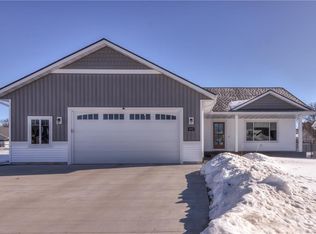 4947 Woodlands Drive, Eau Claire, WI 54703