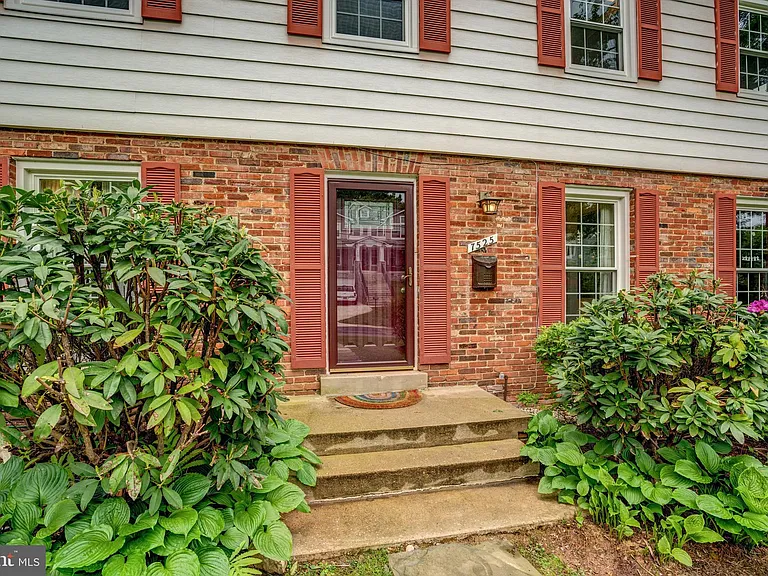7525 Cayuga Ave — Photo 3