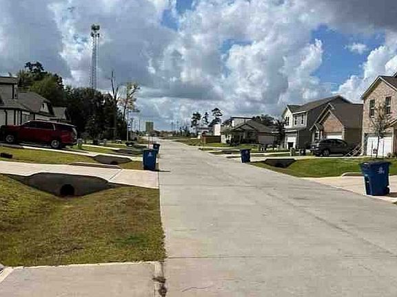 Exterior Neighborhood (street photo)