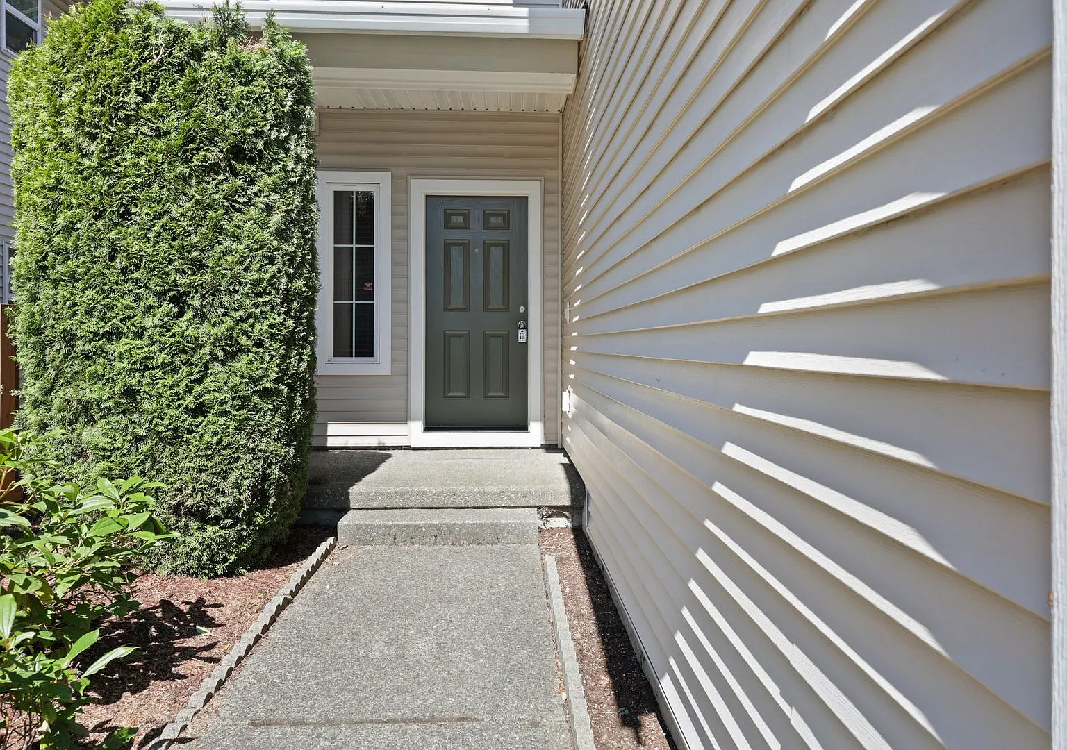 Move in ready now! Tumwater Hill home with 3 bedroom 2.5 baths, Tumwater School District. — Photo 3