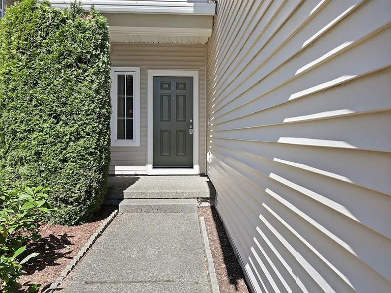 1094 Ebbets Dr SW — Photo 3