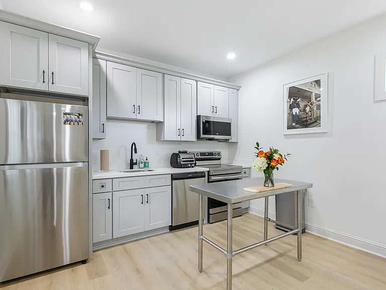 2538 Dumaine St #B — Photo 2
