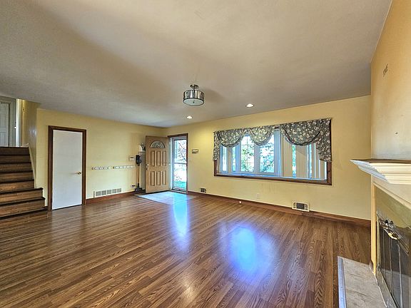 5th image of 1226 Charmuth Rd