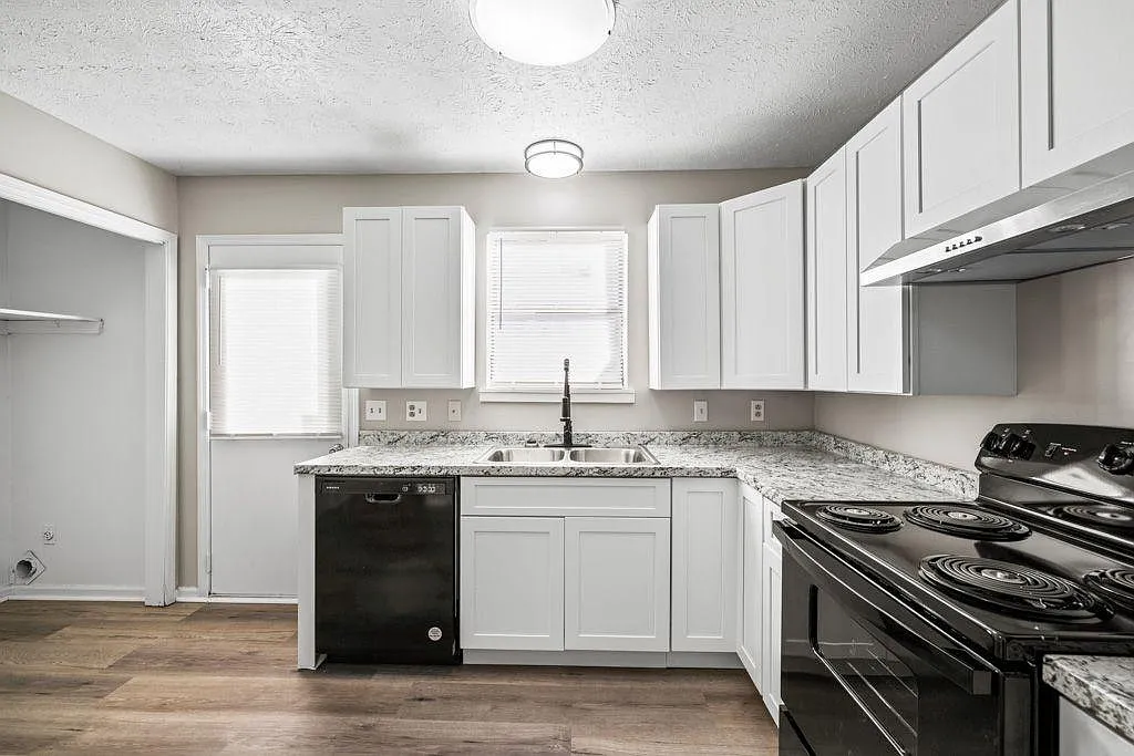 648 Ridgeway Rd - 644 Ridgeway — Photo 3