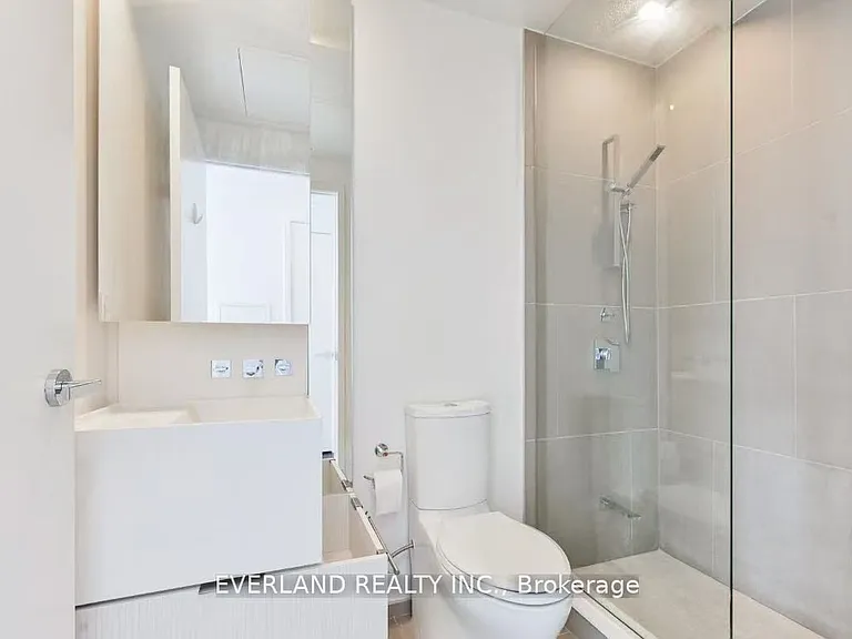 1 Bloor St E #5303 — Photo 7