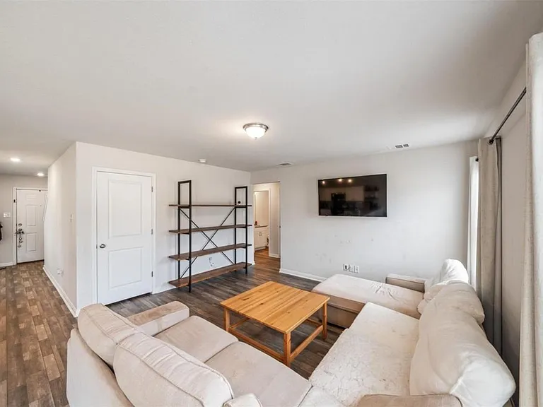 2224 Cedar Valley Dr — Photo 8