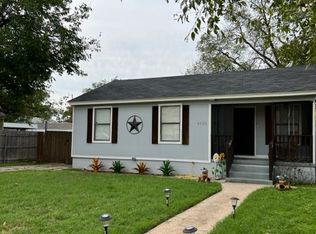 4828 Arc Dr, Fort Worth, TX 76114