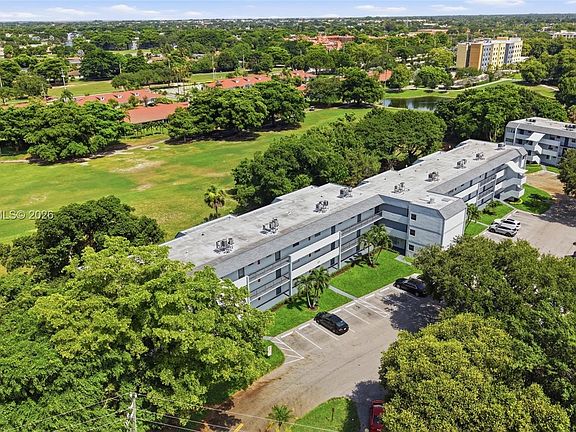 3rd image of 8421 Lagos De Campo Blvd APT 202T