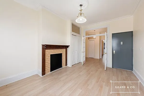 Rented by Grand & Co. | media 2