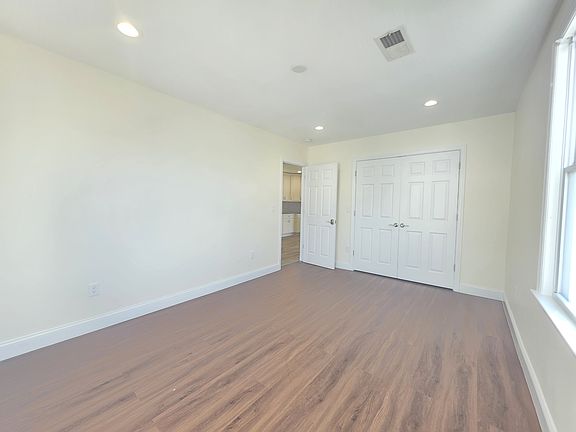 2nd image of 638 Malcolm Pl #2