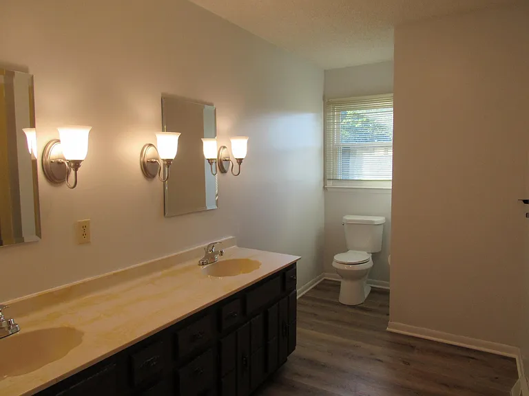 237 Stratmoor Dr — Photo 13