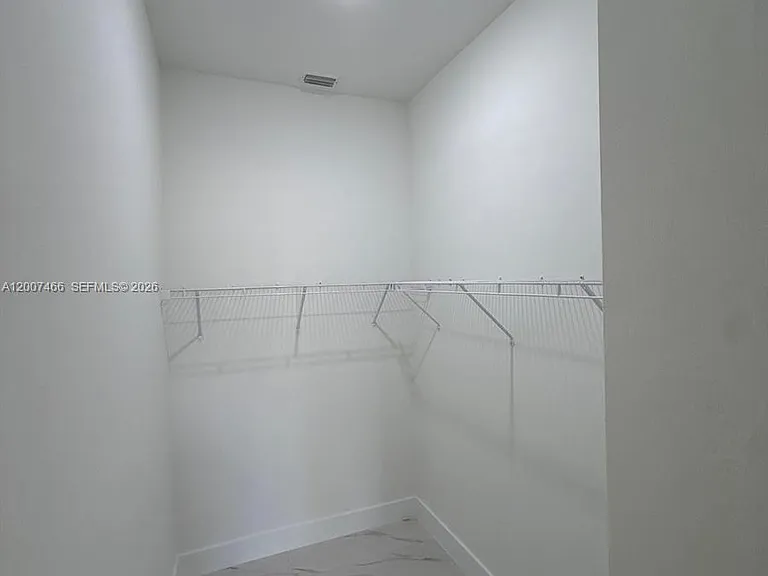 1089 Eisenhower Blvd — Photo 12