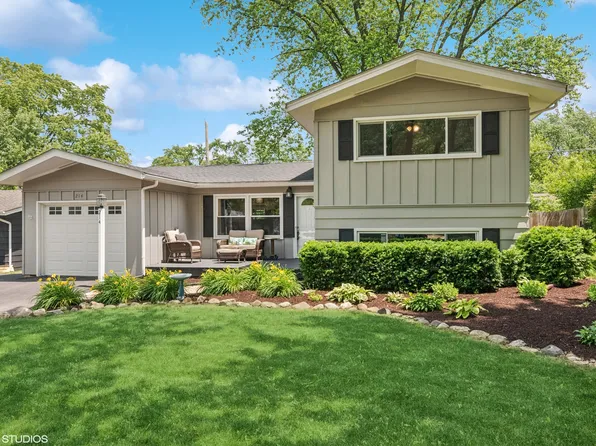 214 S 18th St, St Charles, IL 60174