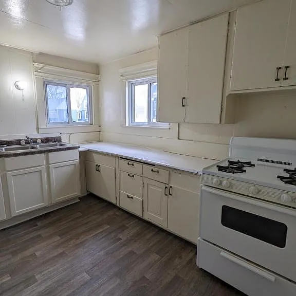 719 S Union St — Photo 5