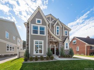 2834 Manchester Rd, Birmingham, MI 48009