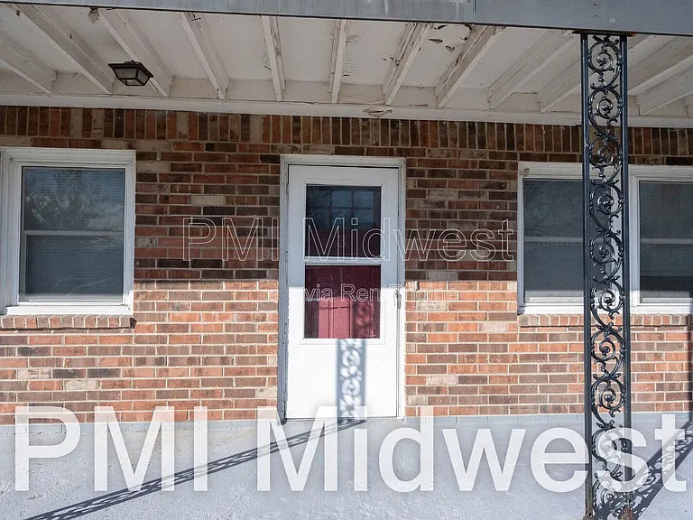 140 Maple Park Dr #3 — Photo 2