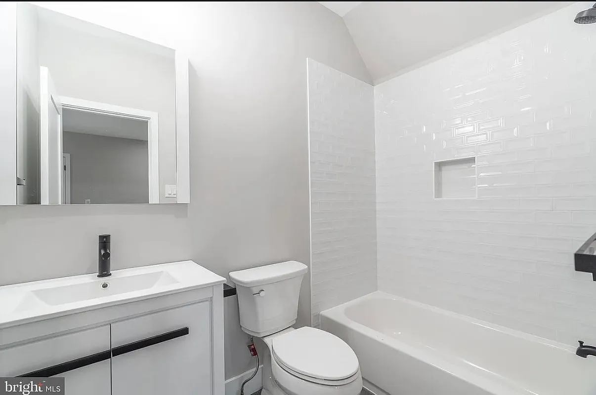 1223 Leopard St — Photo 2