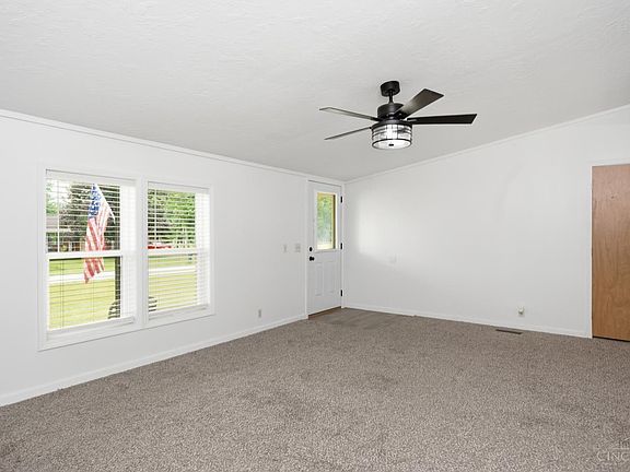 5th image of 126 Dell Acres Dr