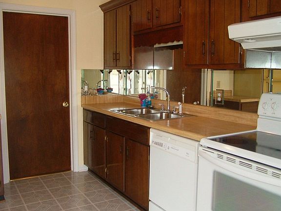 Spacious Kitchen
