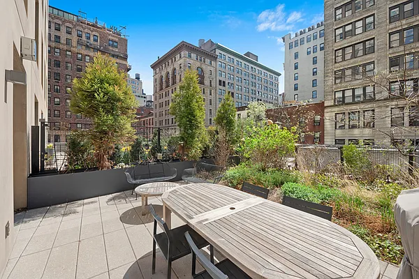 Rented by Compass | media 21