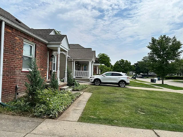 3 bed, 1088 sqft, $2,200 — Photo 3