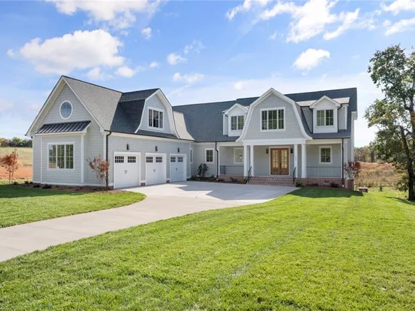 439 Brookberry Farm Cir, Winston Salem, NC 27106