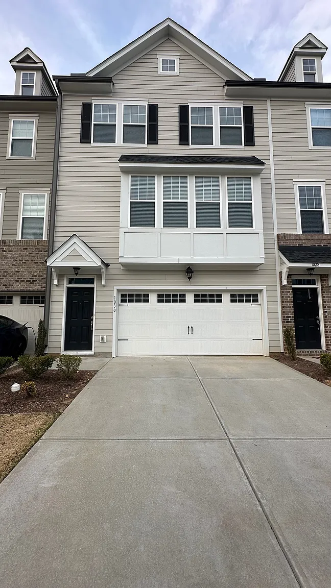 1030 Lathrop Dr photo 1
