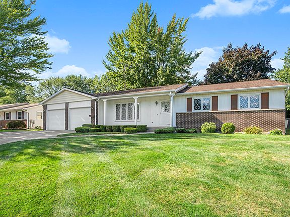 3rd image of 3879 Blackhawk Dr SW