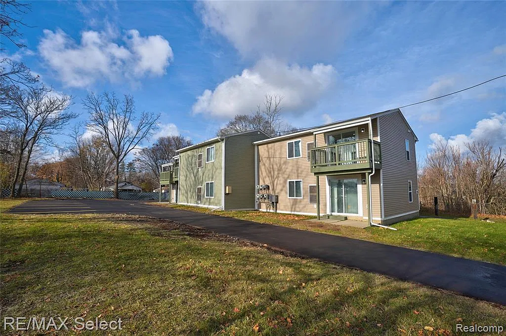 1 bed, 1.0 bath, 469 sqft, $750 — Photo 1