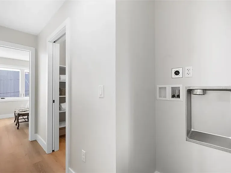 1213 Boyle St — Photo 15