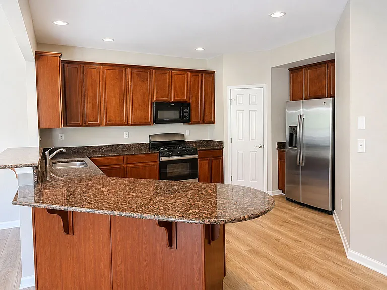 4424 Roundwood Ct — Photo 8