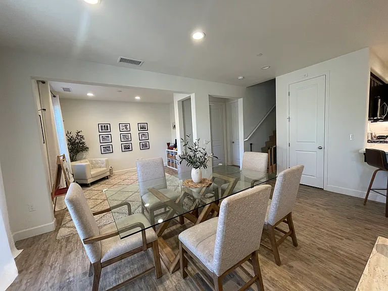203 Deming Way — Photo 2