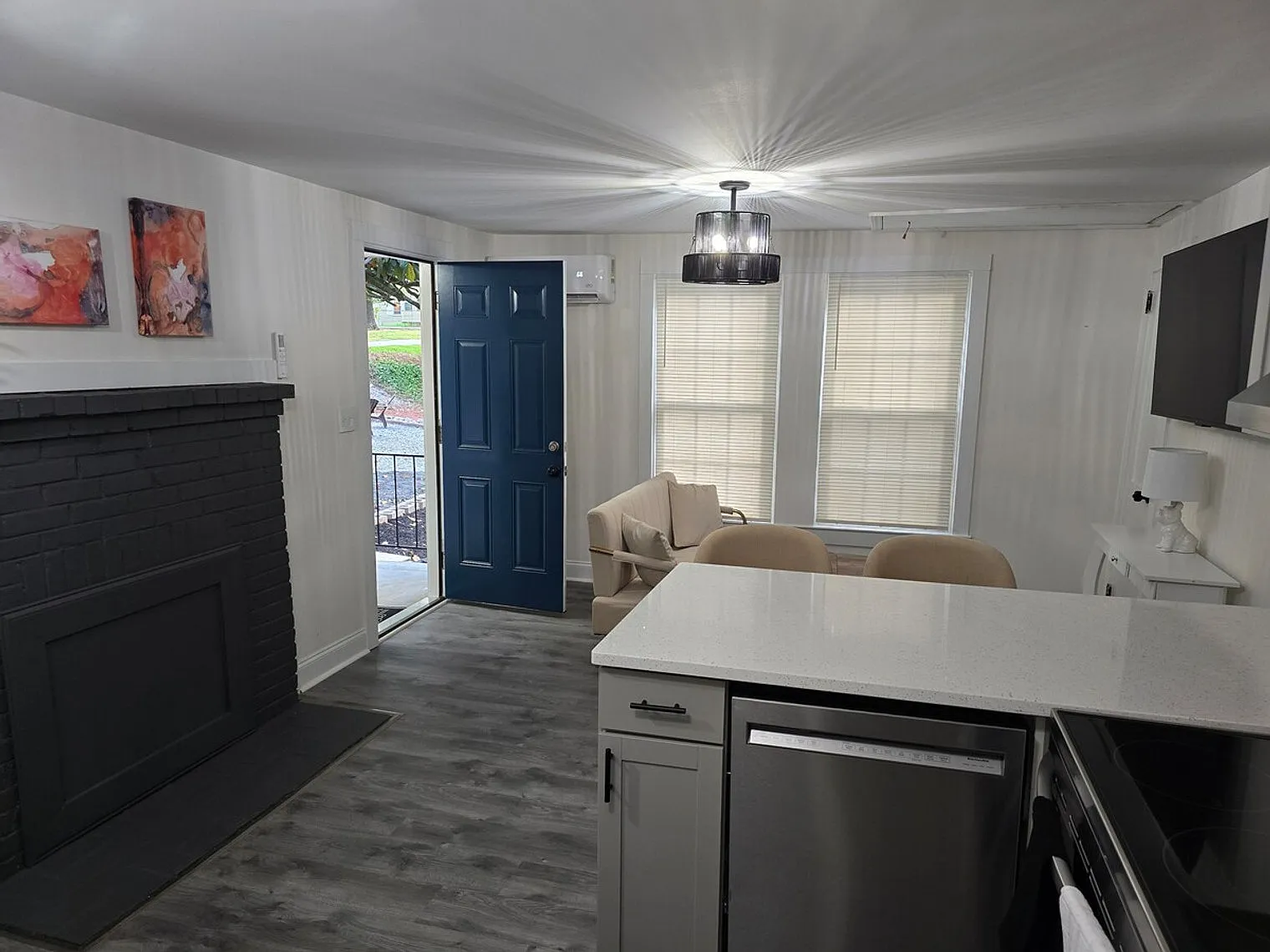 1 bed, 1.0 bath, $2,221 — Photo 2
