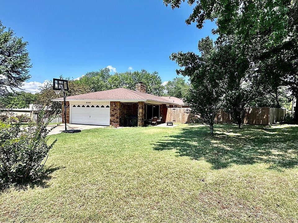 1st image of 240 Lakeview Dr