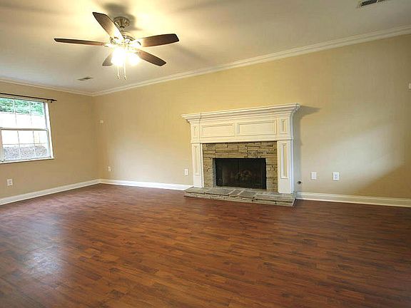 4th image of 1368 Woodridge Dr