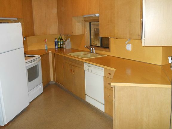 3rd image of 801 S Sand Dune Ave SW