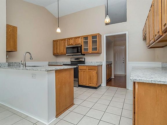 5th image of 2634 Hampshire Dr