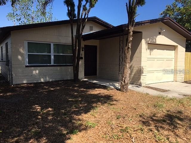 1st image of 215 SW Madison Cir N