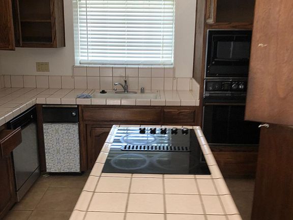 3rd image of 8151 Country Vista Ln