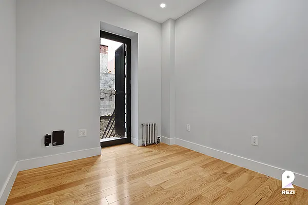 Rented by REZI | media 14