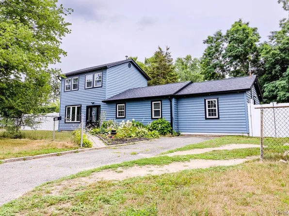 38 Tamarack Street, Central Islip, NY 11722